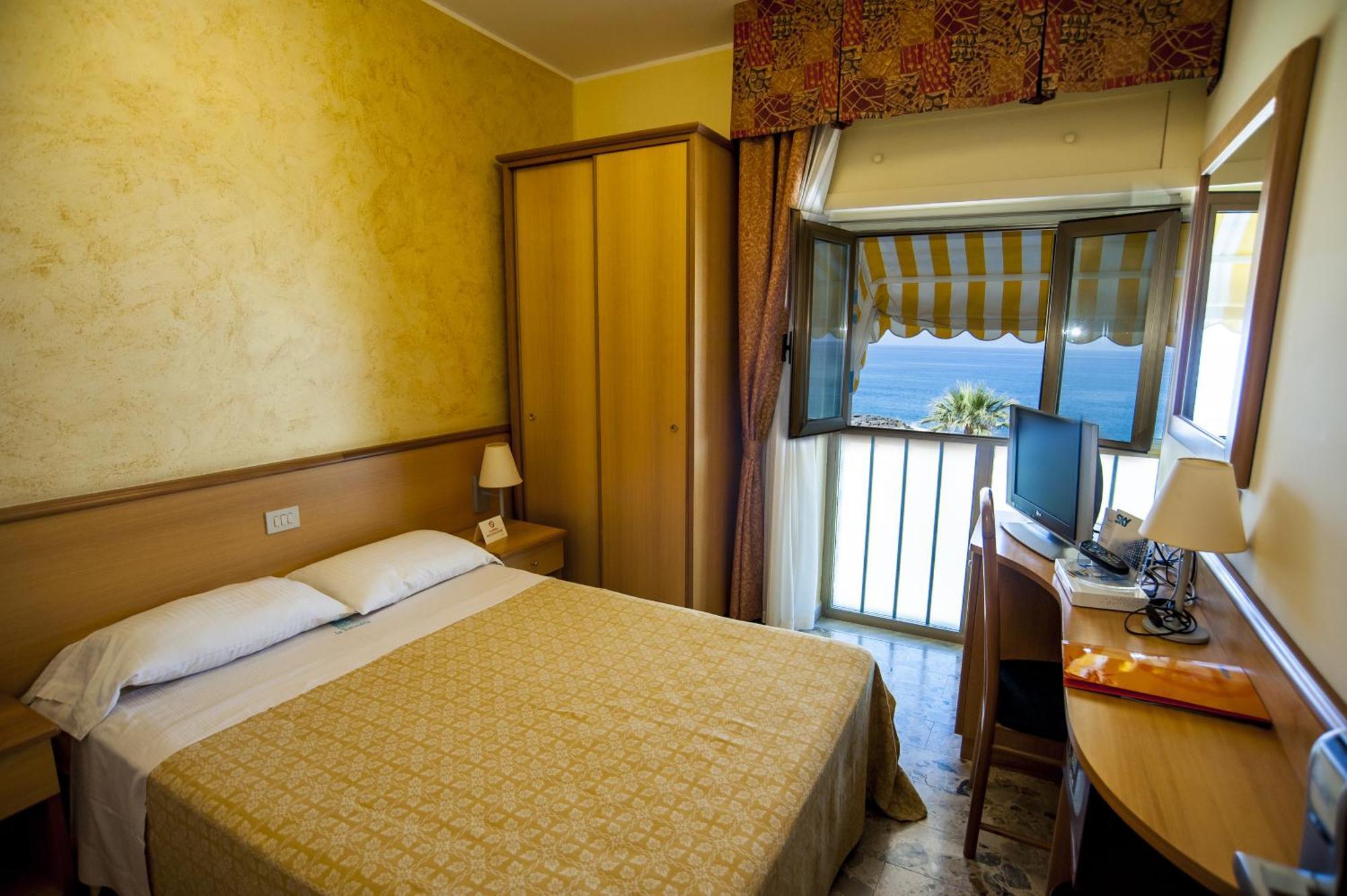 Hotel La Tonnara Amantea Værelse billede