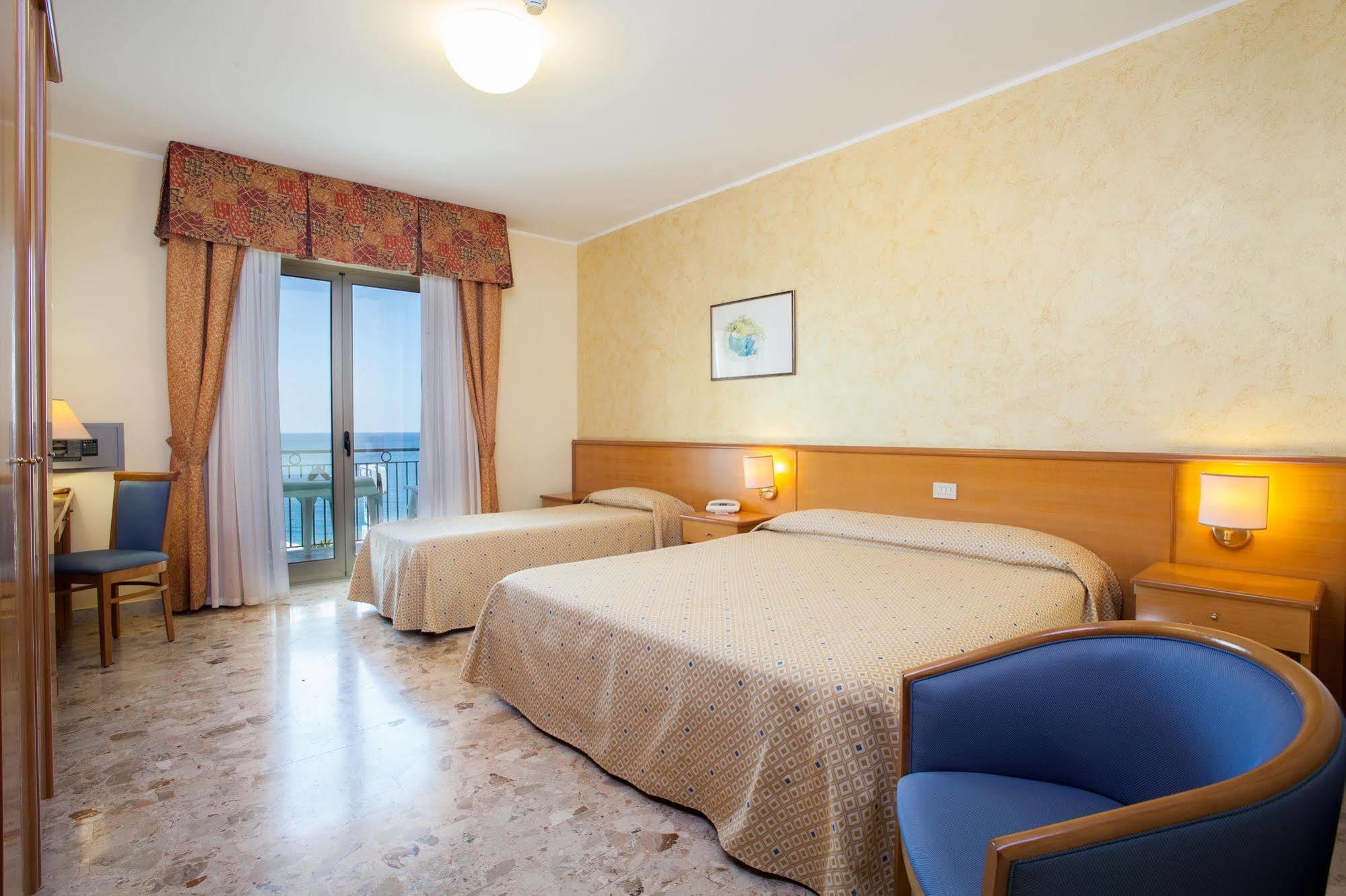 Hotel La Tonnara Amantea Eksteriør billede